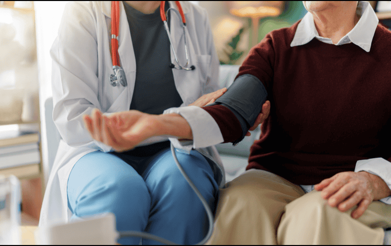 La evidencia de la ciencia es sumamente clara: modificar inteligentemente la dieta es el primer paso, y a menudo el más efectivo, para combatir la hipertensión arterial.  CANVA