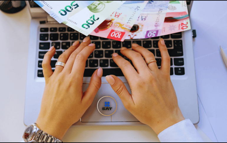 La presentación de la Declaración Anual se realiza en el Portal del SAT, disponible durante todo el mes, las 24 horas del día. ESPECIAL / CANVA