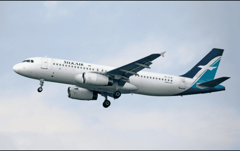 Los precios de boletos se dispararon, afectando más a las aerolíneas de bajo costo, donde el combustible representa una mayor proporción de los costos totales. CANVA