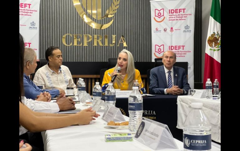 Autoridades de IDEFT y CEPRIJA durante la firma de convenio para impulsar capacitación laboral en Jalisco. CORTESÍA