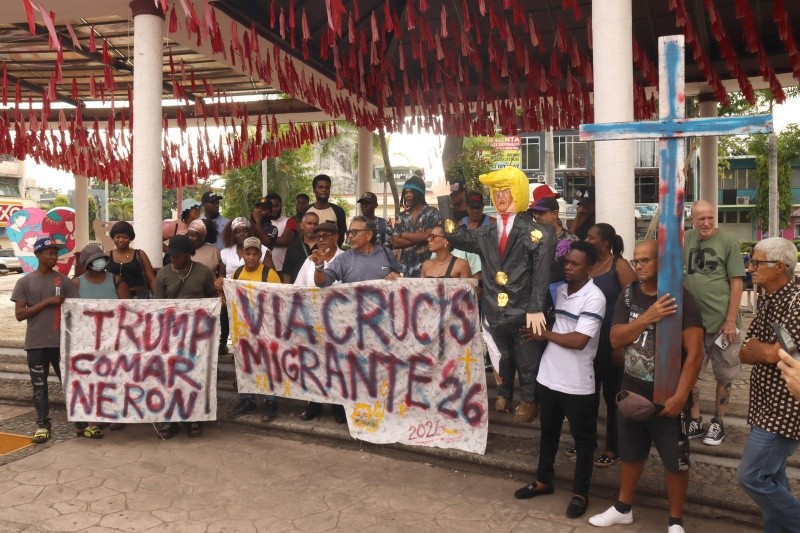 Decenas de migrantes participaron en el 