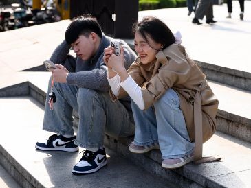 Los elementos estructurales de las plataformas que buscan maximizar el tiempo de permanencia de los usuarios. EFE/W. Hao