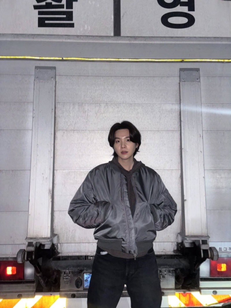 &nbsp;INSTAGRAM/@agustd