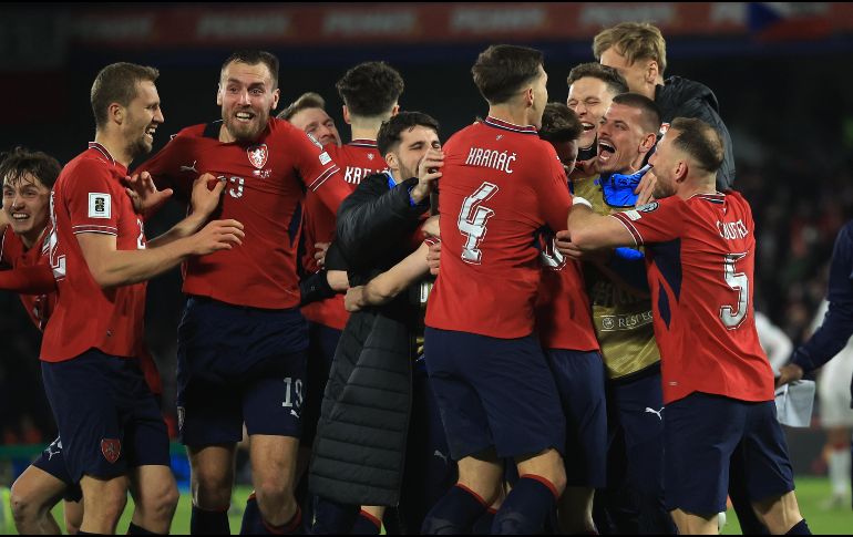 El conjunto dirigido por Miroslav Koubek termina con una dolorosa ausencia de dos décadas en la máxima justa del fútbol. EFE/ M. DIVISEK.