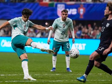 Los próximos co-anfitriones del Mundial salieron con lo que parecía una intensidad renovada, que pronto fue diluyéndose conforme los lusitanos se apoderaban del balón. AP/ M. Stewart.