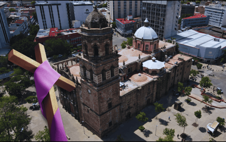 Esta Semana Santa, durante el Jueves Santo, el Centro Histórico de Guadalajara cobra vida con la tradicional visita a los siete templos. EL INFORMADOR / ARCHIVO
