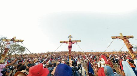 El Viernes Santo se llevará a cabo el Viacrucis que culmina en el Cerro de la Estrella con la crucifixión. EL INFORMADOR/ARCHIVO