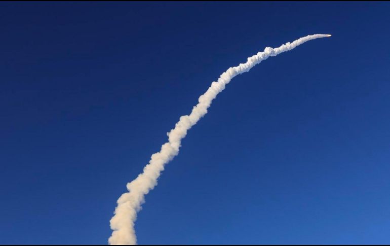 Uno de los momentos más distintivos del viaje ocurre cuando la nave rodea la cara oculta de la Luna, una zona invisible desde la Tierra. EFE/CRISTOBAL HERRERA-ULASHKEVICH