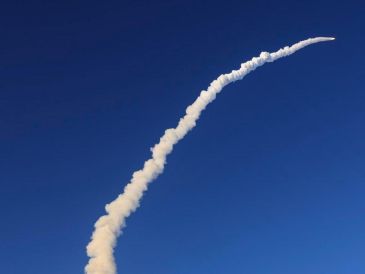 Uno de los momentos más distintivos del viaje ocurre cuando la nave rodea la cara oculta de la Luna, una zona invisible desde la Tierra. EFE/CRISTOBAL HERRERA-ULASHKEVICH