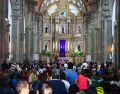 La actividad consiste en un recorrido de profunda devoción que transforma el primer cuadro de Guadalajara. EL INFORMADOR/J.ACOSTA