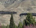 Fotografía tomada de la cuenta de X del ministro iraní Abbas Araghchi que muestra el puente B1 en Karaj dañado por los bombardeos. EFE/@araghchi