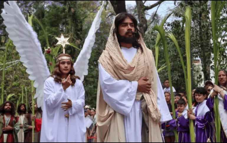 Empujones y reclamos de asistentes ante restricciones de acceso durante el Viacrucis en Iztapalapa. SUN/L. Camacho