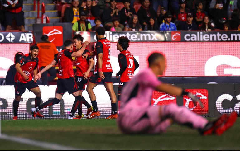 Al minuto 22, Kevin Castañeda disparó desde fuera del área para vencer a Nahuel Guzmán. IMAGO7/D. Vega