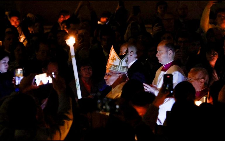 Aspectos de la primera Vigilia Pascual de Sábado Santo del Papa León XIV. EFE / EPA / FABIO FRUSTACI