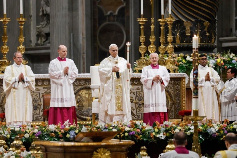 La misa de Pascua fue celebrada en la basílica de San Pedro en medio de un respeto total. EFE/F. Frustaci&nbsp;