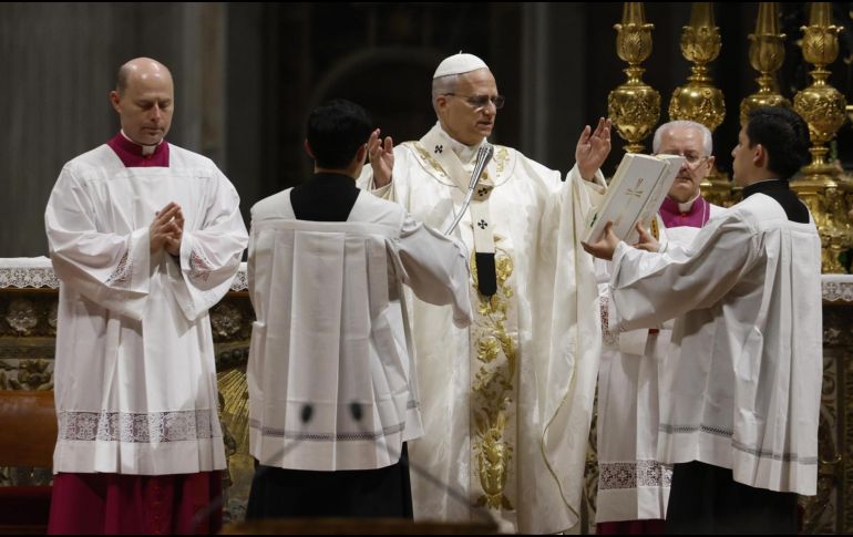 El papa León XIV presidió por primera vez en su pontificado la Vigilia de Sábado Santo, una de las más largas de la tradición católica. EFE/. Frustaci
