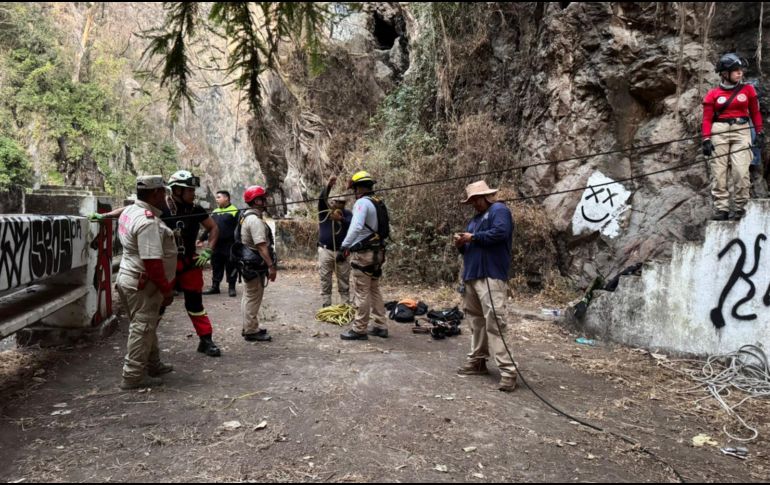 Paramédicos de Jefatura Prehospitalaria verificaron el estado de salud de las y los atendidos, informando sanos y sin lesiones. ESPECIAL