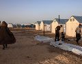 El vehículo transportaba a enfermos gazatíes hasta el cruce de Rafah cuando fue atacado a tiros por el Ejército de Israel. EFE/H. Imad