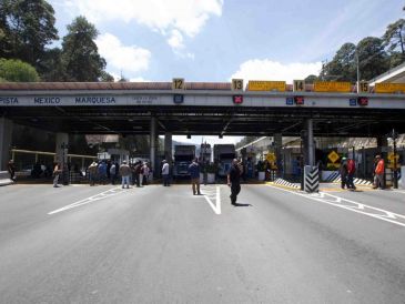 La circulación en la autopista México-Toluca ha sido restablecida en su totalidad tras la liberación de la caseta de cobro de La Venta, la cual permaneció tomada durante nueve horas continuas. SUN /O. Alvarado