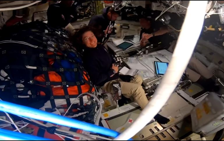 La interacción entre la NASA y la tripulación ocurre mediante la Red del Espacio Profundo (DSN, por sus siglas en inglés) y también la Red del Espacio Cercano (NSN, por sus siglas en inglés). EFE/ NASA.