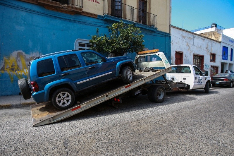 Descubre qué dice la ley en Jalisco, las multas reales por obstruir cocheras y cómo solucionar este problema sin arriesgar tu patrimonio ni tu libertad hoy mismo.&nbsp;EL INFORMADOR / ARCHIVO