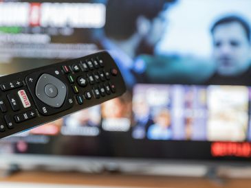 La plataforma ofrece una experiencia de visualización sin publicidad y un catálogo que reúne miles de títulos y horas de entretenimiento. Unsplash