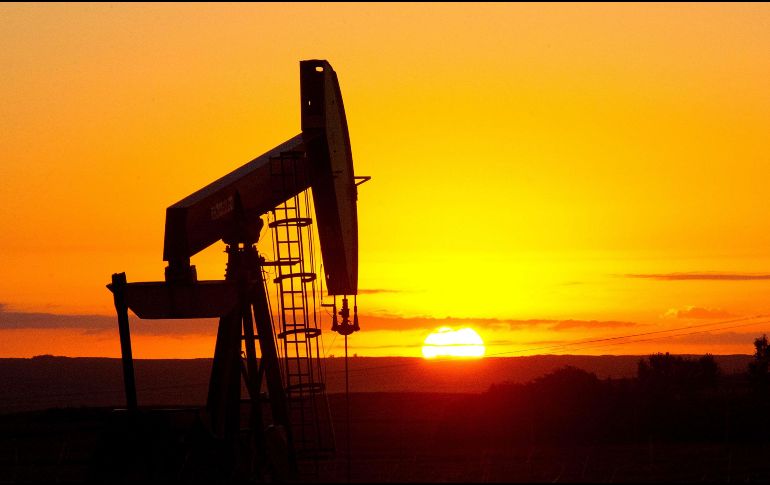El mercado del petróleo registró un bajón en sus precios que de inmediato sacudió al panorama económico internacional. AP/ARCHIVO