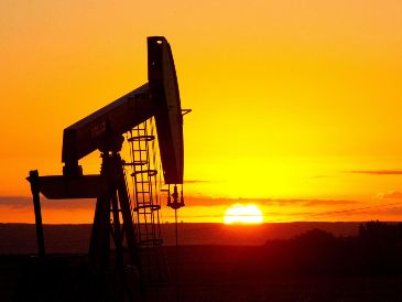 El mercado del petróleo registró un bajón en sus precios que de inmediato sacudió al panorama económico internacional. AP/ARCHIVO