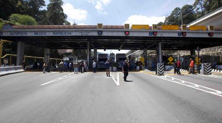 Agricultores realizaron un bloqueo en la caseta México–Toluca para exigir apoyos al campo y soluciones ante la escasez de agua. SUN/O. Alvarado