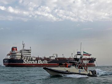 "El paso de petroleros a través del estrecho de Ormuz ha sido detenido tras los ataques de Israel al Líbano", indicó la agencia Fars, vinculada a la Guardia Revolucionaria iraní. EFE/EPA/H. Shirvani