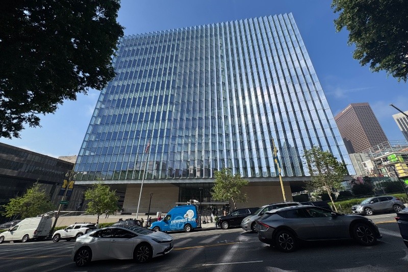 Fachada del tribunal donde se realizó la audiencia a Jasveen Sangha, conocida como la reina de la Ketamina, tras declararse culpable por cinco cargos. AP / Damian Dovarganes