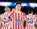 Julian Álvarez abrió el marcador en el juego de ida con un extraordinario tiro libre. EFE.