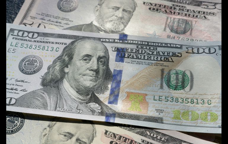 En su desempeño reciente, la divisa estadounidense acumula una caída semanal de 2.81%. UNSPLASH