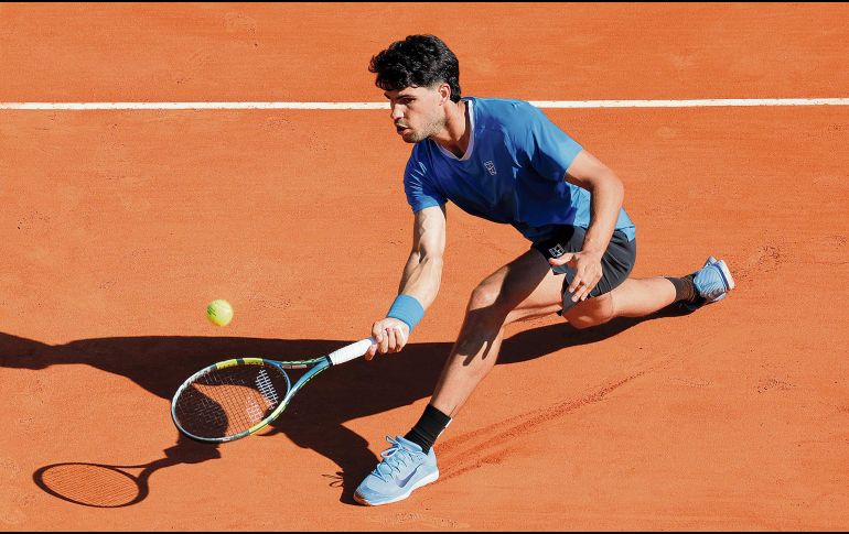 Carlos Alcaraz sufrió de más para superar al argentino Tomás Etcheverry. EFE