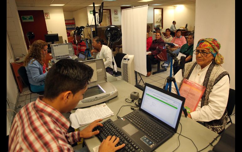 La colaboración entre el IMSS y el INAPAM busca que más adultos mayores se reinserten al mercado laboral con todas as prestaciones de ley. EL INFORMADOR/ARCHIVO