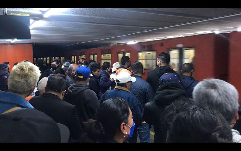 Las esperas para trayectos cortos resultan hasta de una hora, la línea más afectada es la 3, que va de la estación Indios Verdes a Universidad. SUN/ARCHIVO