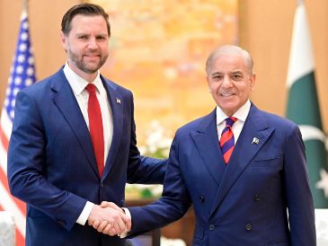 El vicepresidente de EU, J.D. Vance, ofreció una conferencia de prensa este sábado. EFE/MINISTERIO DE EXTERIORES DE PAKISTÁN