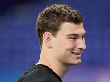 Fernando Mendoza. El quarterback se perfila como el favorito para la primera elección. AFP