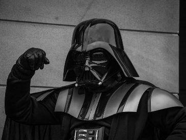 La proyección de Star Wars con orquesta será una actividad que celebra la fuerza narrativa del cine y la capacidad de la música para transformar la experiencia de la pantalla en un acontecimiento escénico compartido. UNSPLASH