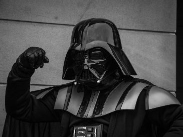 La proyección de Star Wars con orquesta será una actividad que celebra la fuerza narrativa del cine y la capacidad de la música para transformar la experiencia de la pantalla en un acontecimiento escénico compartido. UNSPLASH