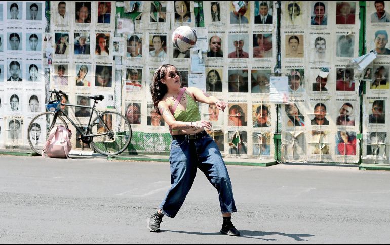 Los colectivos se reunieron en Paseo de la Reforma, en la Ciudad de México. EFE