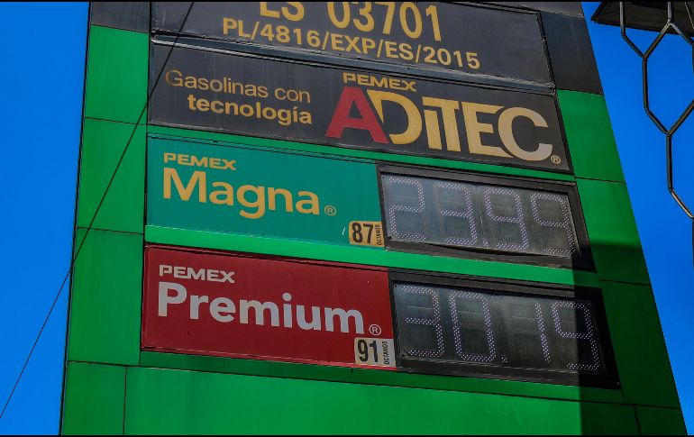 Sheinbaum señaló que se busca mantener la gasolina magna en 24 pesos por litro y el diésel en 28.28 pesos, como parte de una estrategia para proteger la economía de los consumidores. EL INFORMADOR/ ARCHIVO