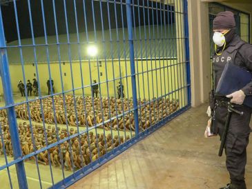 La violencia en las cárceles, así como la falta de atención médica, son las principales causas de muerte en las cárceles salvadoreñas. EFE/ARCHIVO