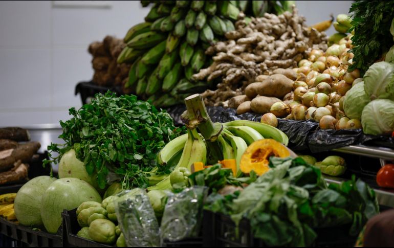 Acusan que neoliberalismo y Revolución Verde dañaron el campo, salud y ambiente, y elevaron importaciones.  EFE/ Bienvenido Velasco