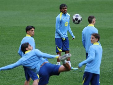 Lamine Yamal está en un gran momento y es una de las armas del Barcelona para seguir con vida en la Liga de Campeones. EFE/K. Huesca