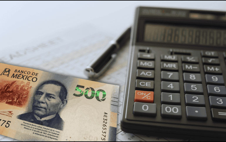 En términos generales, los honorarios de un profesional contable para personas físicas varían drásticamente dependiendo de la complejidad del perfil ante el SAT de cada individuo. ESPECIAL / CANVA