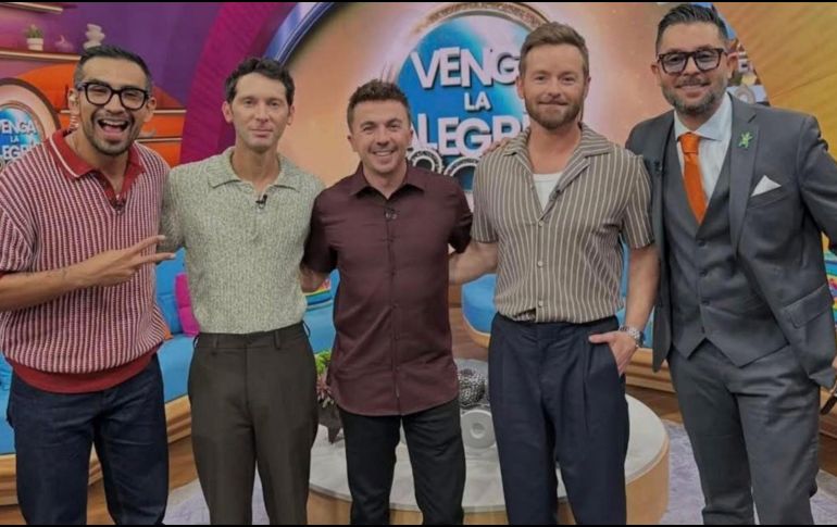 Frankie Muniz, Justin Berfield y Christopher Masterson posaron sonrientes con los conductores de Venga la Alegría. X