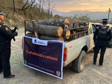 Los detenidos, identificados como Eduardo ‘N’ y Ramón ‘N’ de 47 y 34 años de edad, respectivamente, fueron puestos a disposición de un agente del Ministerio Público. CORTESÍA/ Secretaría de Seguridad del Estado