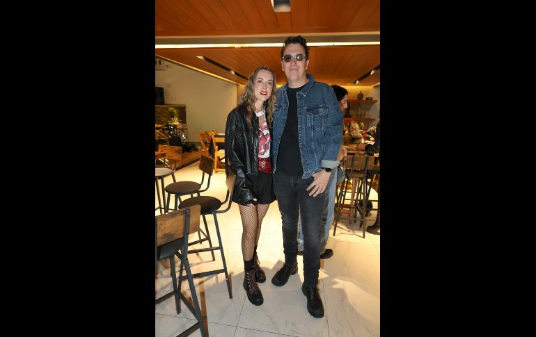 Brenda González y Carlos Villaseñor. GENTE BIEN JALISCO / Cumpleaños de Roxana García Vizcaíno