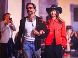 La colección, inspirada en el llamado “Western Mexicano” y en el legado de Vicente Fernández, combina cuero y mezclilla con cortes actuales, en una apuesta por resignificar la vestimenta tradicional. EL INFORMADOR/ J. ACOSTA.